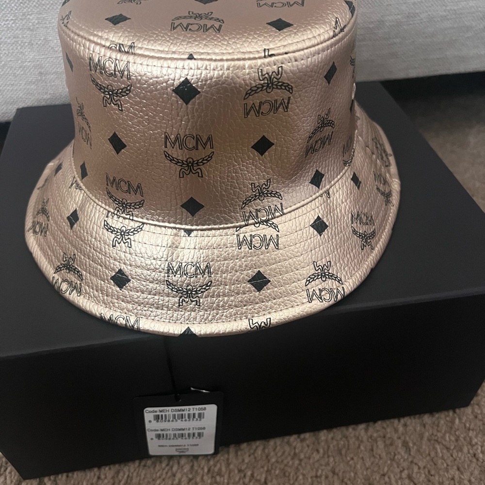 MCM Metallic Logo Bucket Hat - Gold and Black